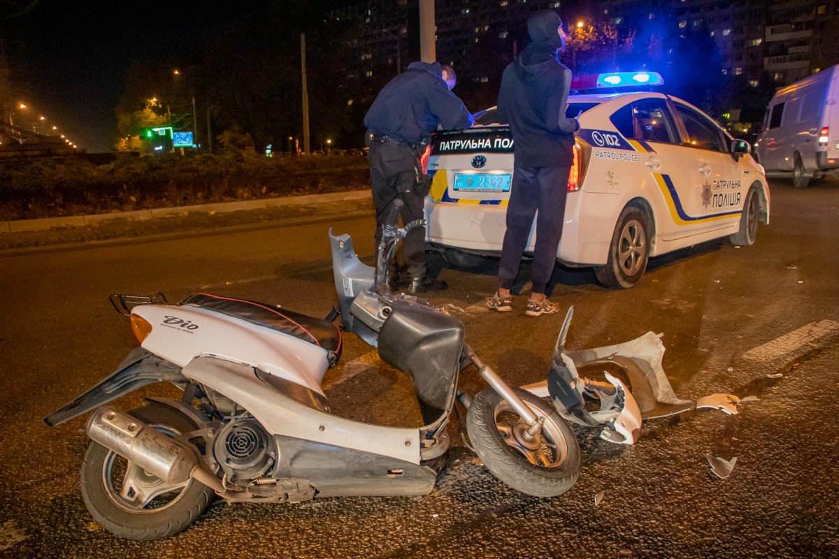 Патрульные выясняют причину Патрульные выясняют причину