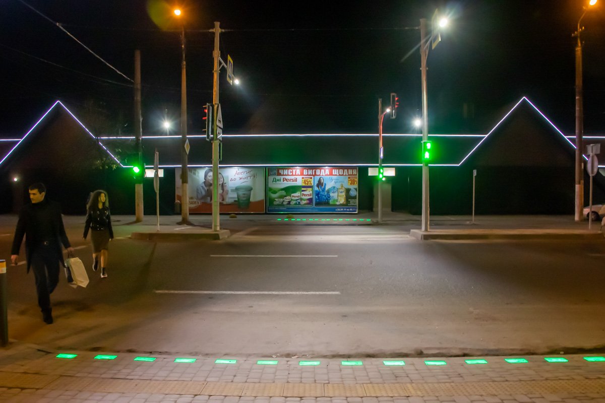 Переходить дорогу нужно только на зеленый Переходить дорогу нужно только на зеленый