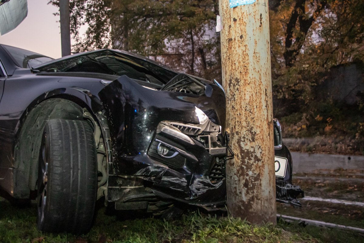 Поврежден бампер Поврежден бампер