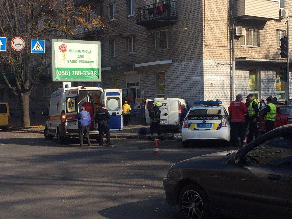 Вероятно, 35-летняя женщина, которая находилась за рулем Daihatsu не уступила дорогу Fiat Вероятно, 35-летняя женщина, которая находилась за рулем Daihatsu не уступила дорогу Fiat