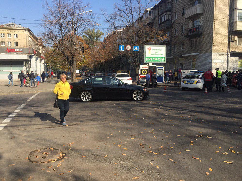 На перекрестке не работал светофор На перекрестке не работал светофор