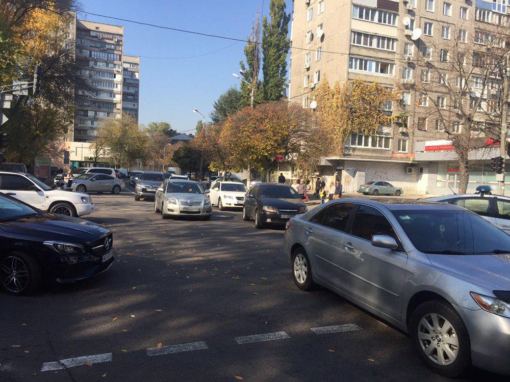 Движение транспорта сейчас затруднено  Движение транспорта сейчас затруднено