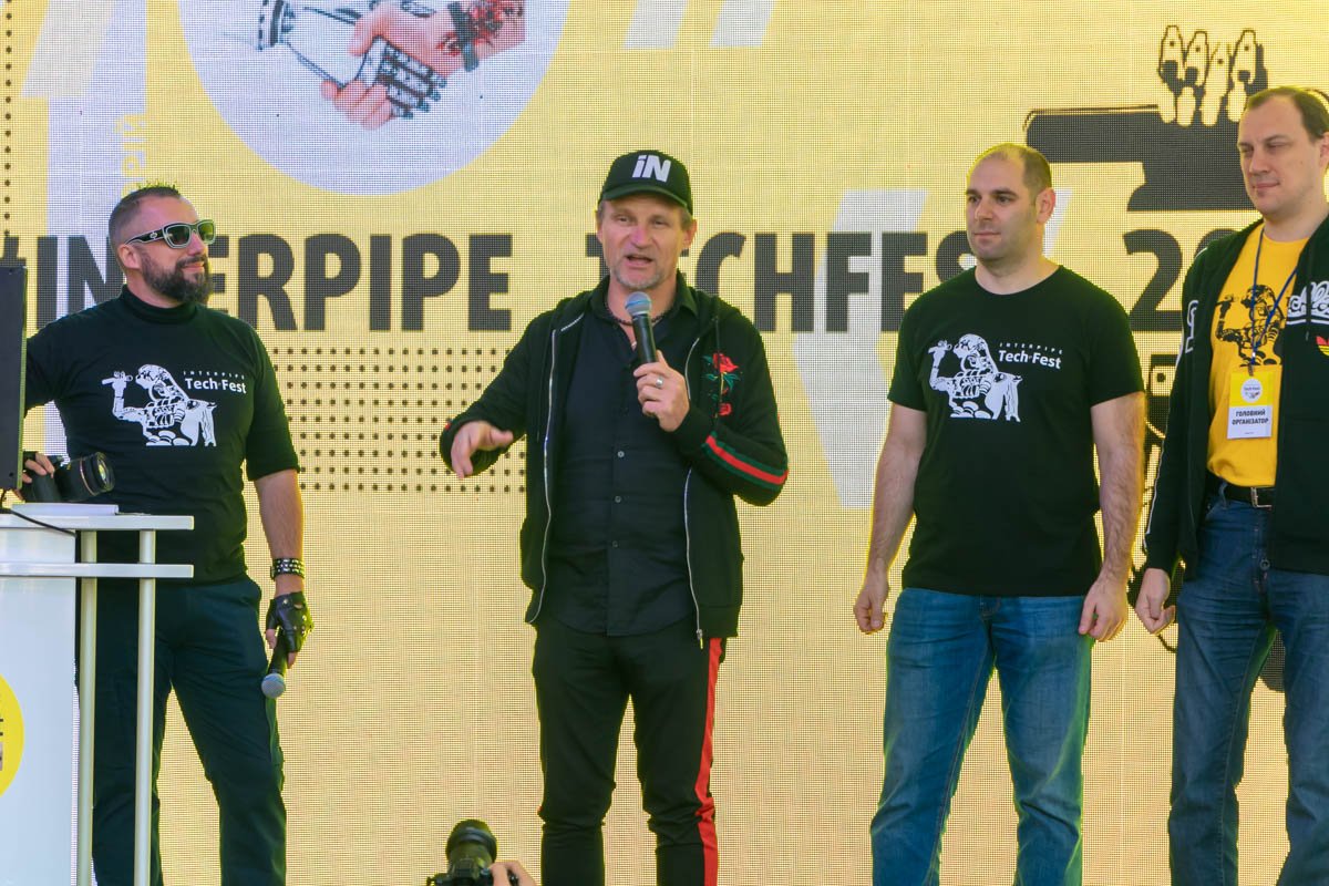 Роботы-рокеры из Берлина, настоящий Бамбли и взрывы от химиков: что приготовил Interpipe для TechFest 2019 1