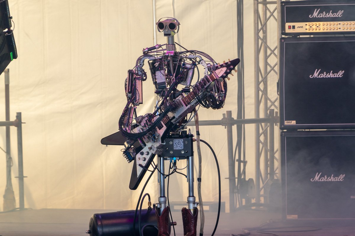 Роботы-рокеры из Берлина, настоящий Бамбли и взрывы от химиков: что приготовил Interpipe для TechFest 2019 3