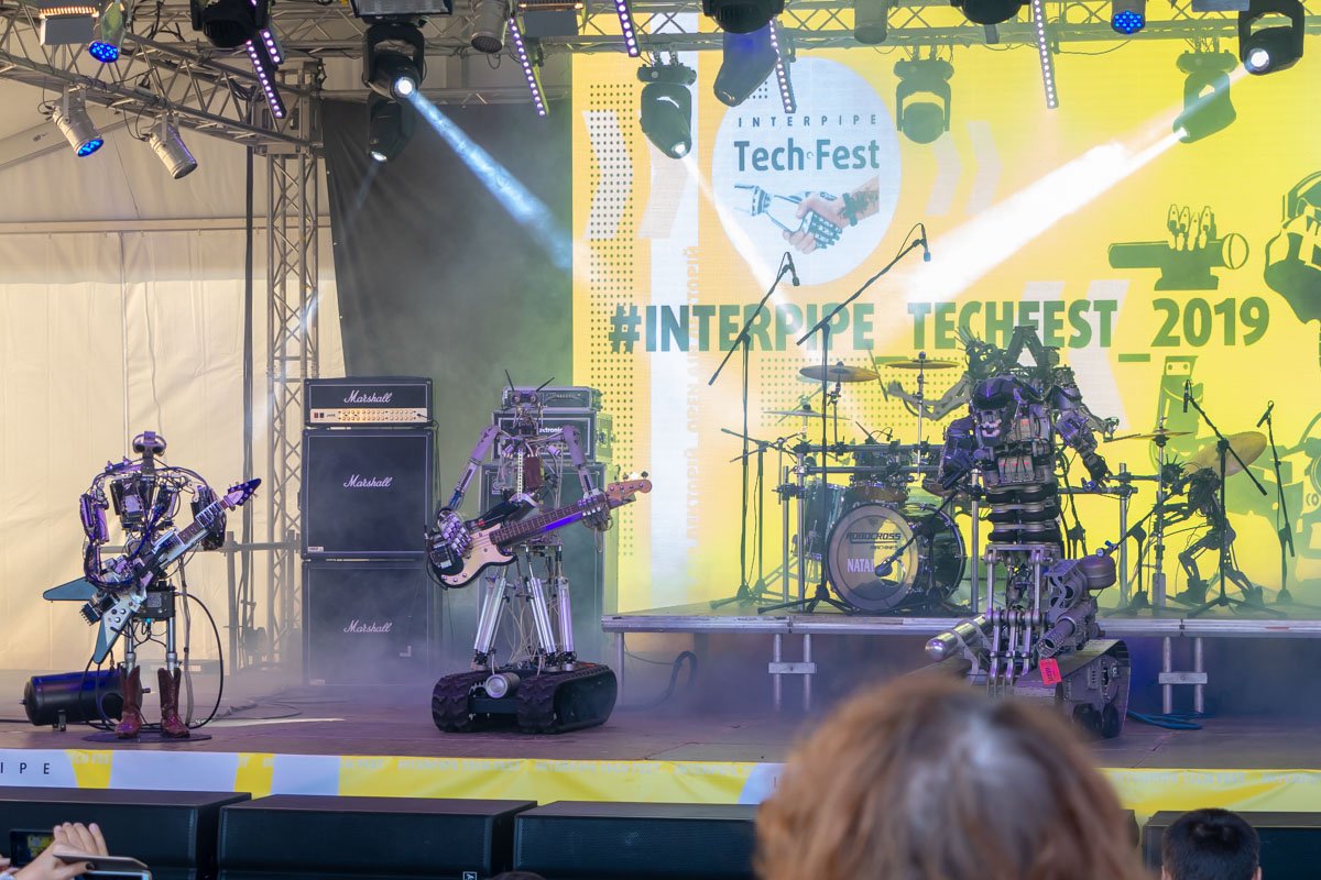 Роботы-рокеры из Берлина, настоящий Бамбли и взрывы от химиков: что приготовил Interpipe для TechFest 2019 5