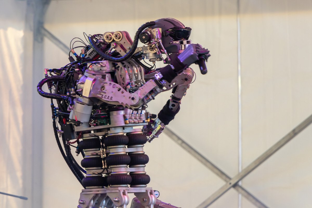 Роботы-рокеры из Берлина, настоящий Бамбли и взрывы от химиков: что приготовил Interpipe для TechFest 2019 6