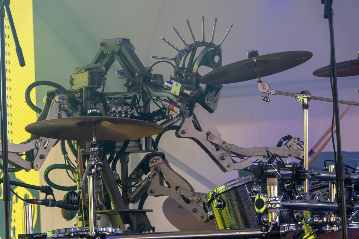 Роботы-рокеры из Берлина, настоящий Бамбли и взрывы от химиков: что приготовил Interpipe для TechFest 2019 8