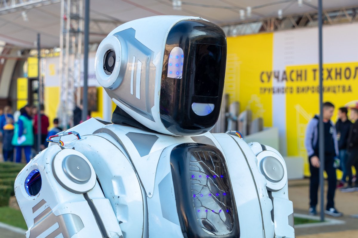 Роботы-рокеры из Берлина, настоящий Бамбли и взрывы от химиков: что приготовил Interpipe для TechFest 2019 10