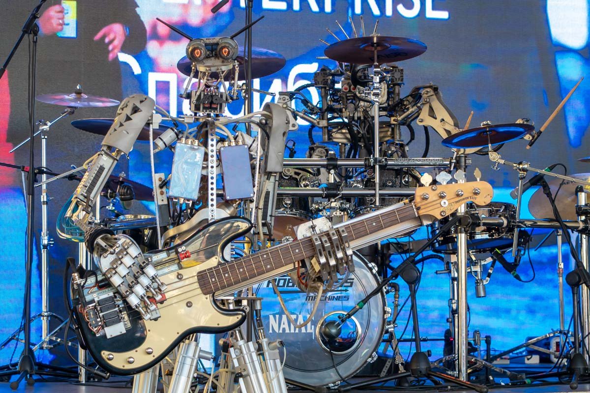 Роботы-рокеры из Берлина, настоящий Бамбли и взрывы от химиков: что приготовил Interpipe для TechFest 2019 11