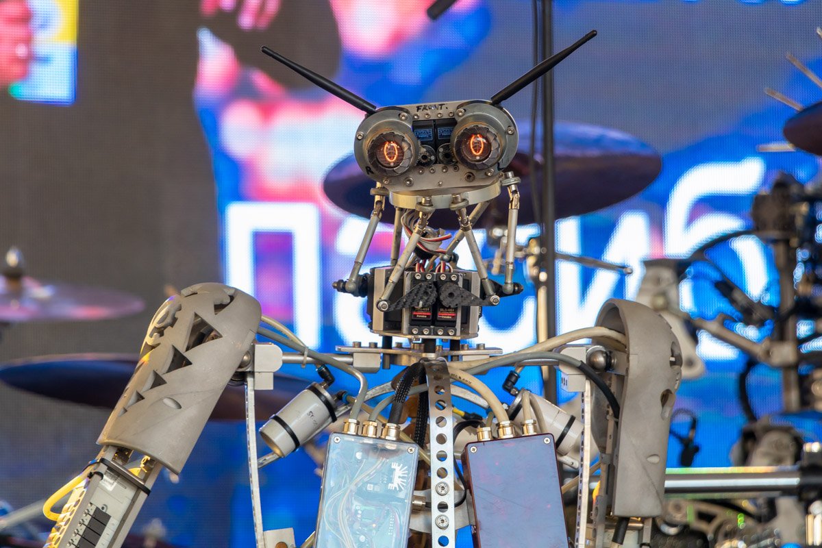 Роботы-рокеры из Берлина, настоящий Бамбли и взрывы от химиков: что приготовил Interpipe для TechFest 2019 12