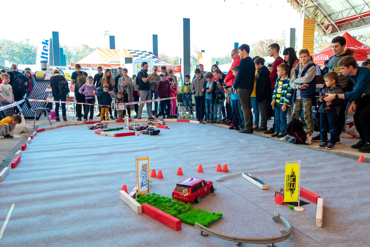 Роботы-рокеры из Берлина, настоящий Бамбли и взрывы от химиков: что приготовил Interpipe для TechFest 2019 16