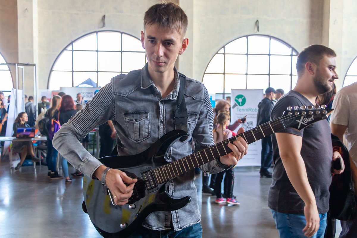 Роботы-рокеры из Берлина, настоящий Бамбли и взрывы от химиков: что приготовил Interpipe для TechFest 2019 26