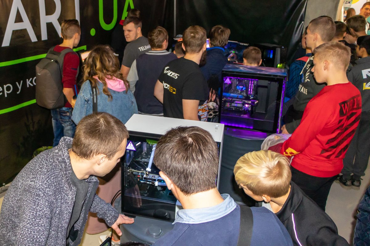 Роботы-рокеры из Берлина, настоящий Бамбли и взрывы от химиков: что приготовил Interpipe для TechFest 2019 28