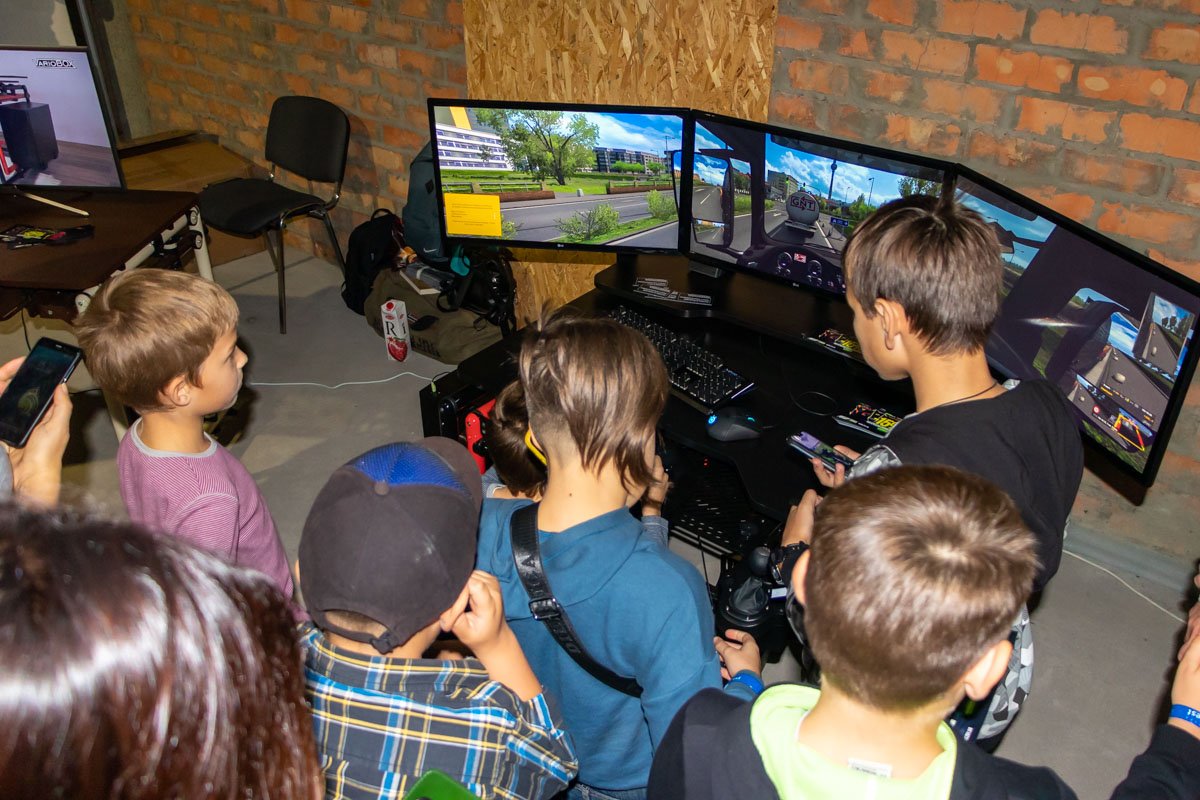 Роботы-рокеры из Берлина, настоящий Бамбли и взрывы от химиков: что приготовил Interpipe для TechFest 2019 30