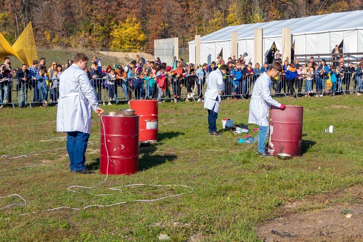 Роботы-рокеры из Берлина, настоящий Бамбли и взрывы от химиков: что приготовил Interpipe для TechFest 2019 31
