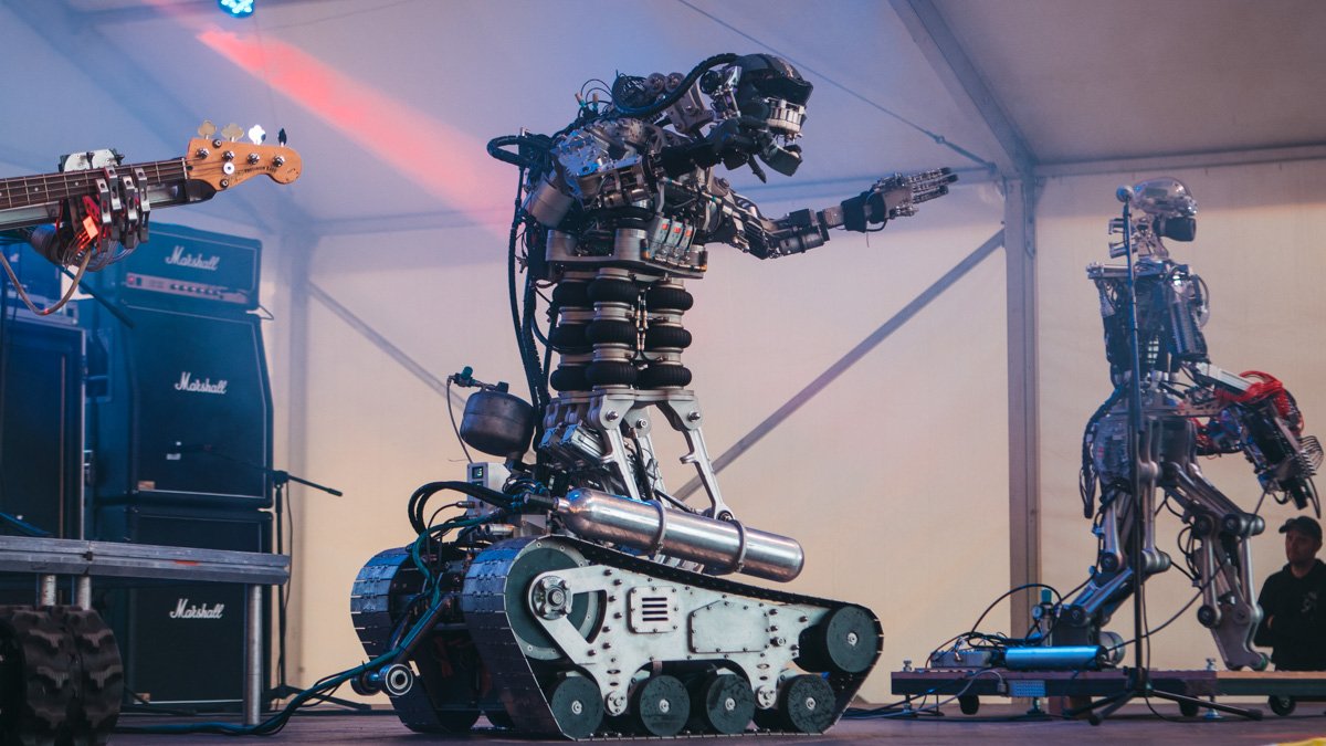 Роботы-рокеры из Берлина, настоящий Бамбли и взрывы от химиков: что приготовил Interpipe для TechFest 2019 35