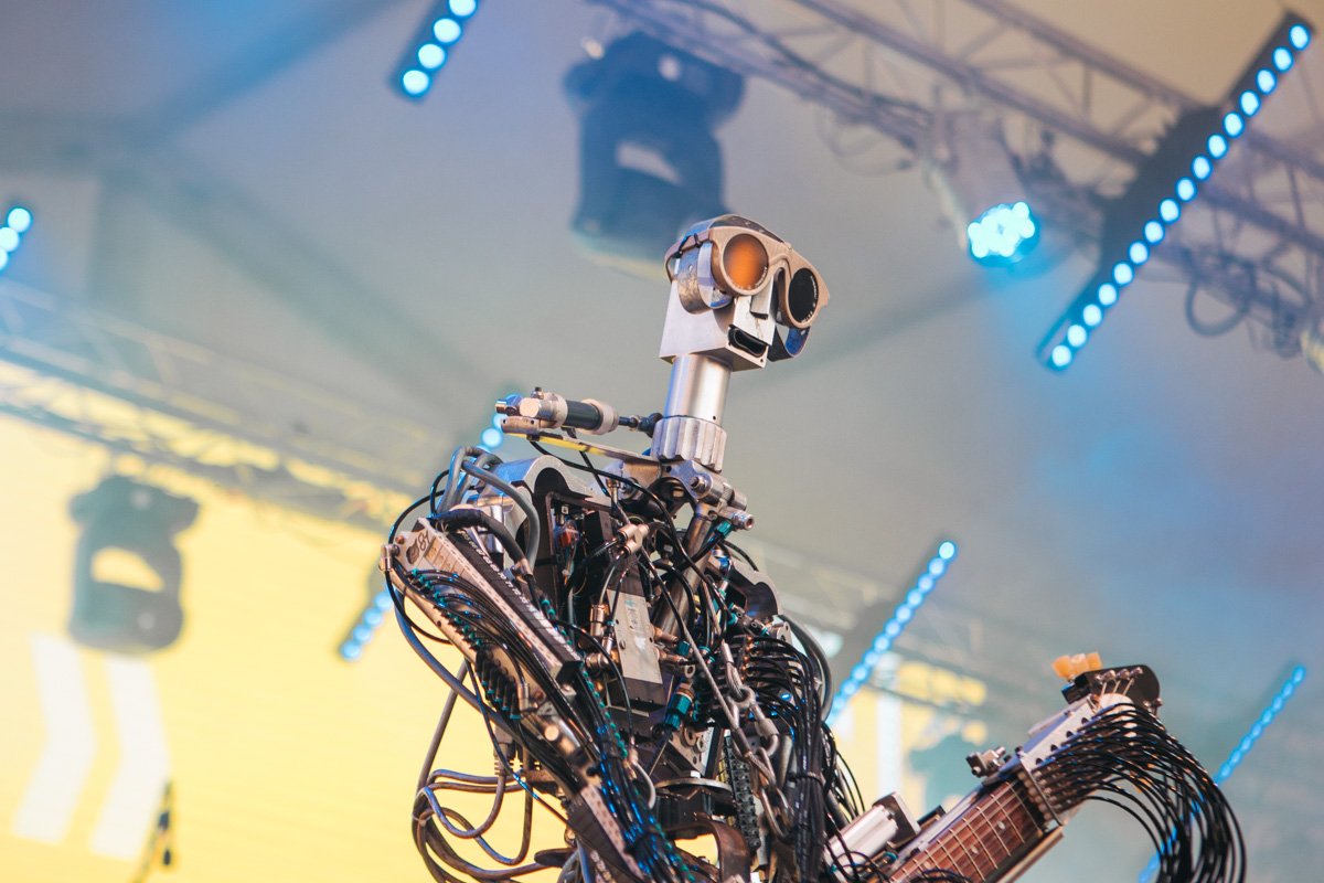 Роботы-рокеры из Берлина, настоящий Бамбли и взрывы от химиков: что приготовил Interpipe для TechFest 2019 38