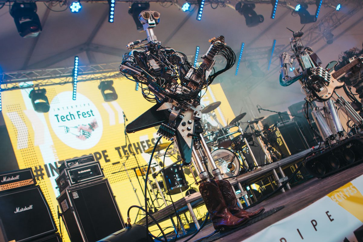 Роботы-рокеры из Берлина, настоящий Бамбли и взрывы от химиков: что приготовил Interpipe для TechFest 2019 39