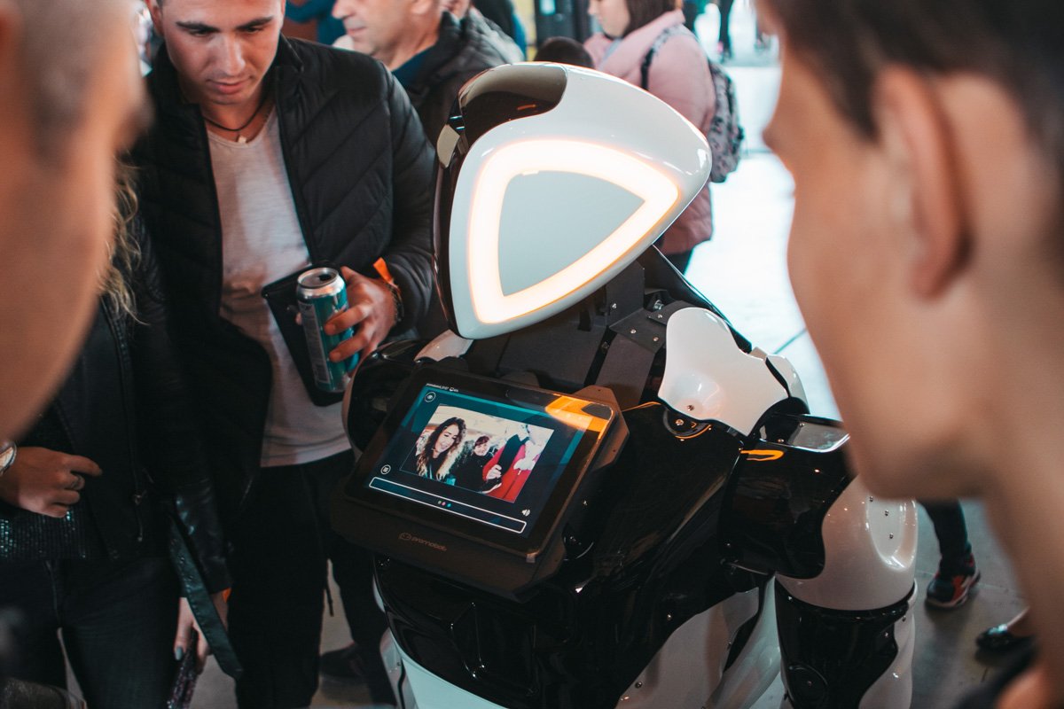 Роботы-рокеры из Берлина, настоящий Бамбли и взрывы от химиков: что приготовил Interpipe для TechFest 2019 43