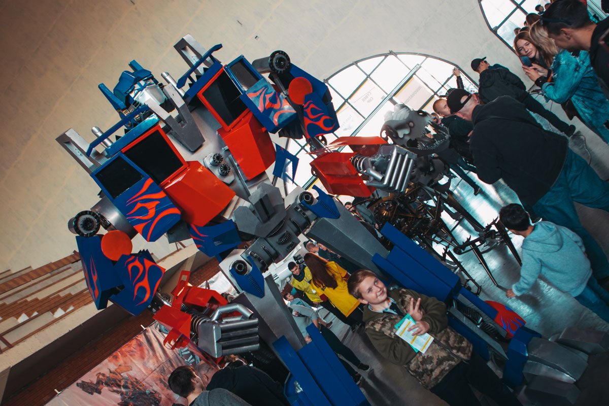 Роботы-рокеры из Берлина, настоящий Бамбли и взрывы от химиков: что приготовил Interpipe для TechFest 2019 44