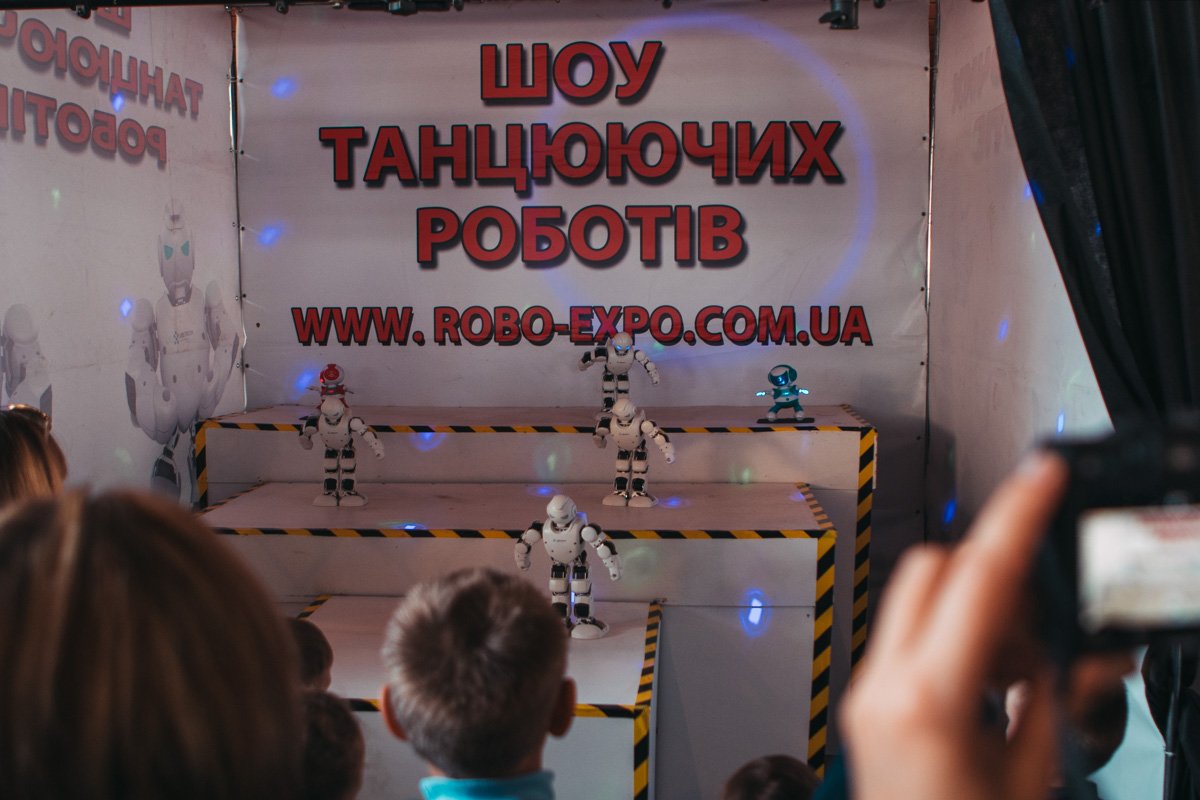 Роботы-рокеры из Берлина, настоящий Бамбли и взрывы от химиков: что приготовил Interpipe для TechFest 2019 45