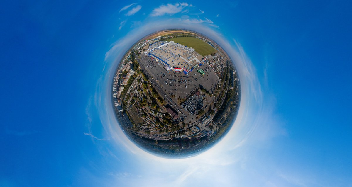 Можно вращаться вместе с ним, а можно зацепиться за что-то и протестовать, но тогда тебя свалит с ног Можно вращаться вместе с ним, а можно зацепиться за что-то и протестовать, но тогда тебя свалит с ног