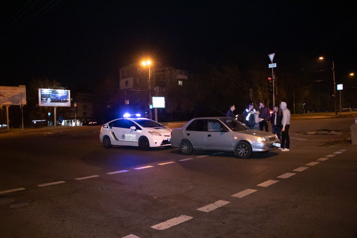 Авария произошла на перекрестке проспекта Поля с улицей Орлика Авария произошла на перекрестке проспекта Поля с улицей Орлика