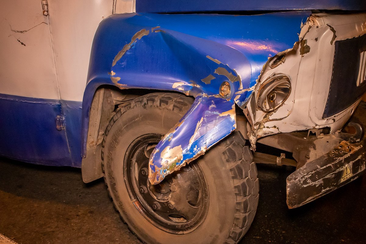 Повреждения автобуса Повреждения автобуса