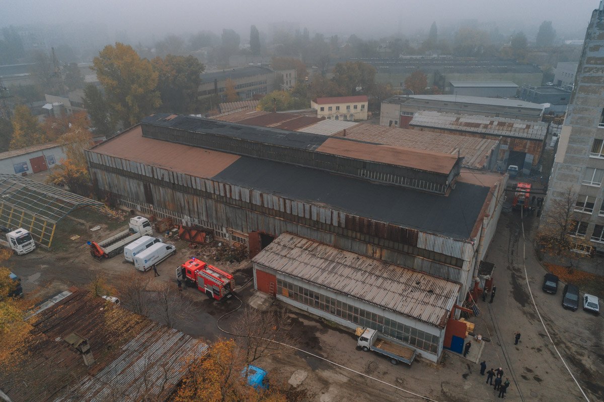 В ангаре горели деревянные поддоны