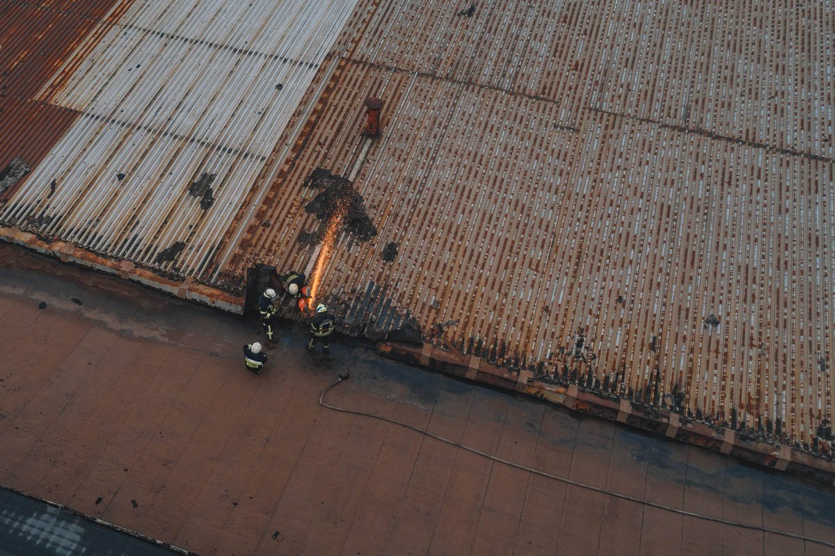 На месте работали два пожарных расчета