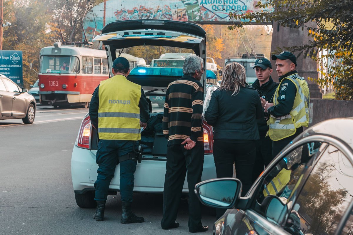 Свидетели рассказывают об увиденном полиции Свидетели рассказывают об увиденном полиции