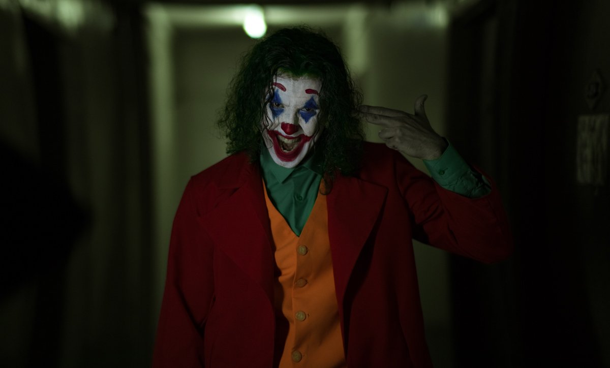 Улыбка въелась ему в кожу