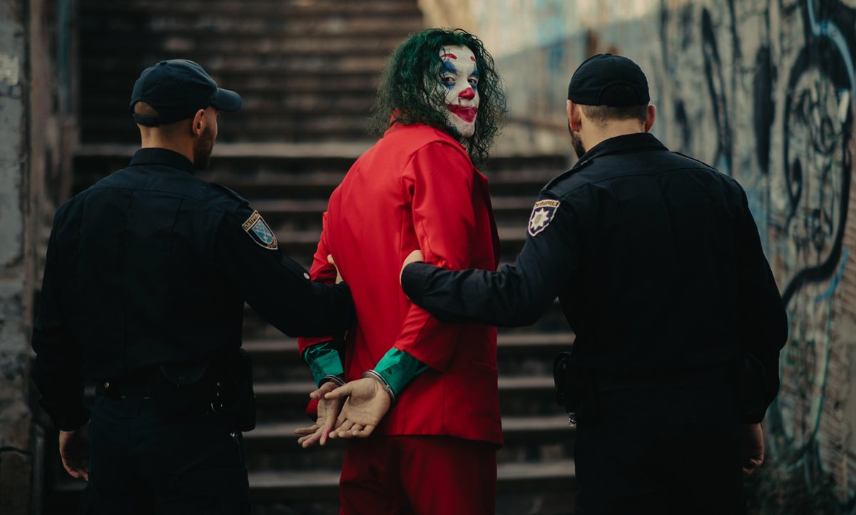 Видит их насквозь