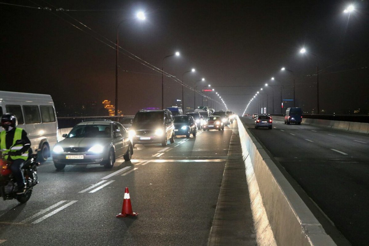 На мосту пробка На мосту пробка