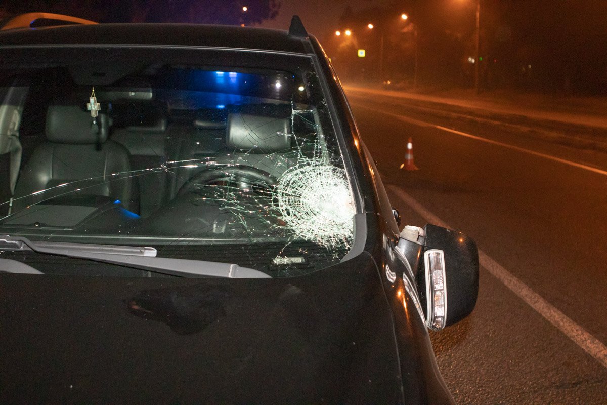 Мужчина переходил дорогу в неположенном месте