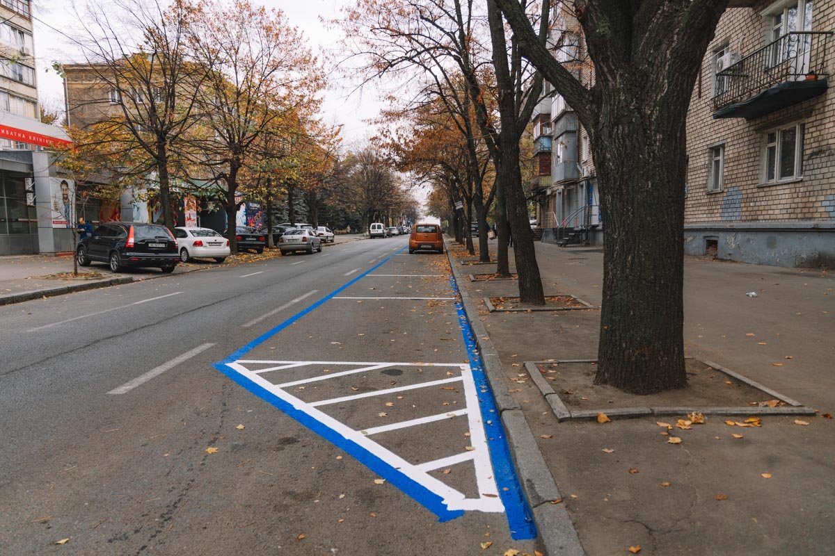 Воскресенскую заполоняют платные парковки Воскресенскую заполоняют платные парковки