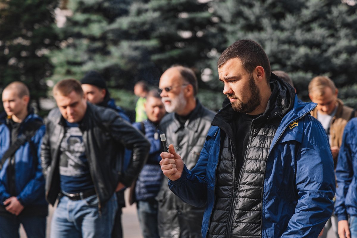 Около 80 человек 25 октября бросили все свои дела