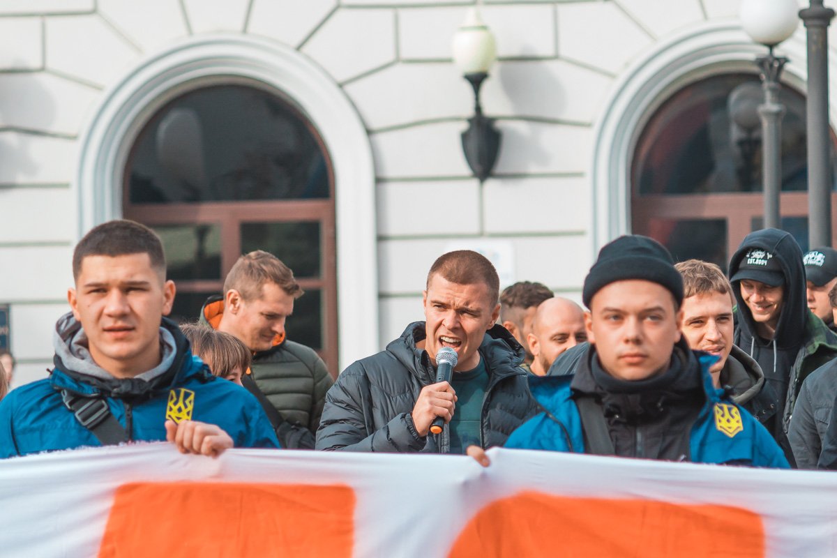 Люди вышли получить ответы