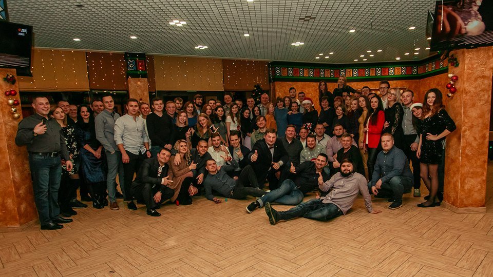 Все мы, а нас тут много, любим тебя