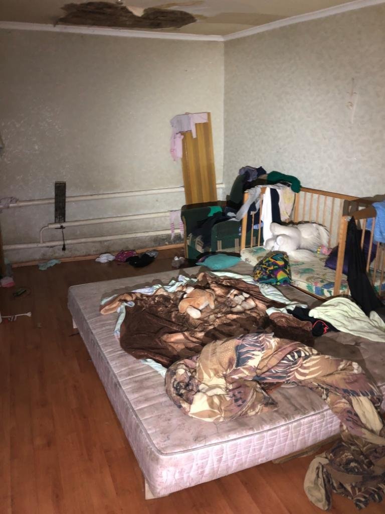 ребенок жил в ужасных условиях и антисанитарии