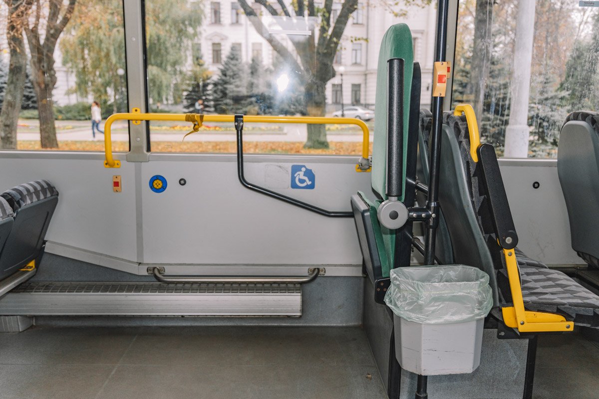 Любой желающий мог зайти в любой автобус