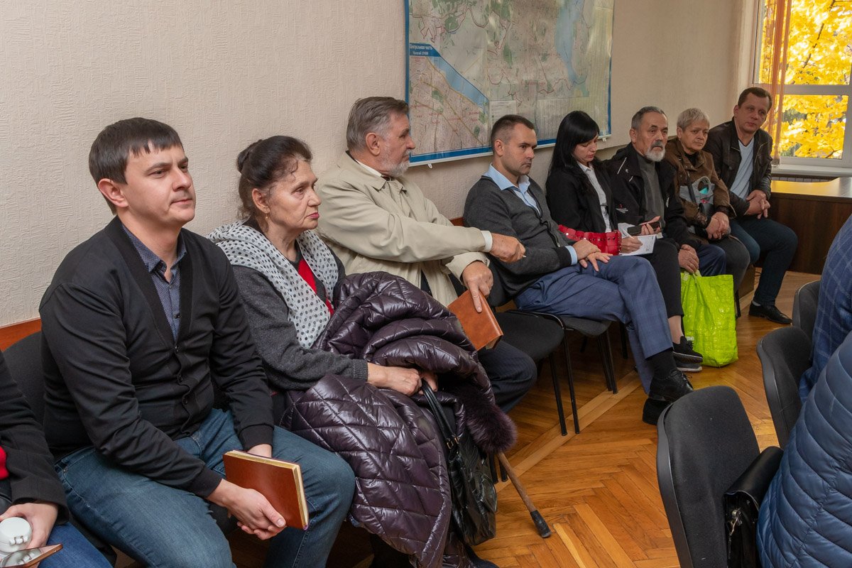 Пришли жители 