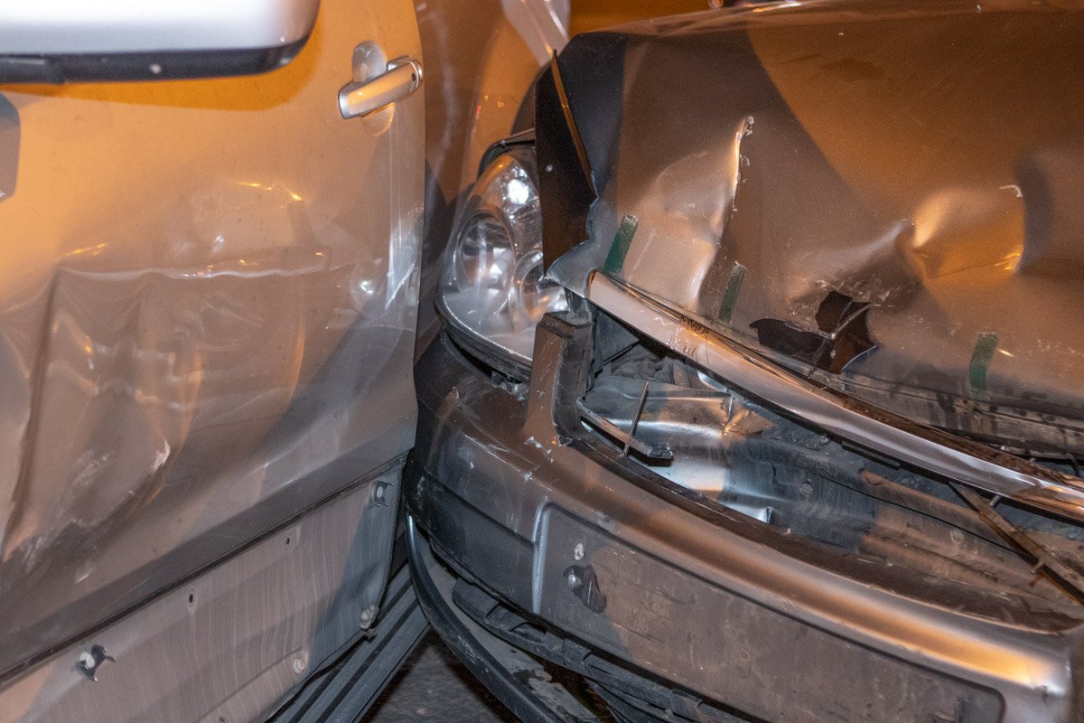 Lada Priora влетела в Suzuki Grand Vitara Lada Priora влетела в Suzuki Grand Vitara