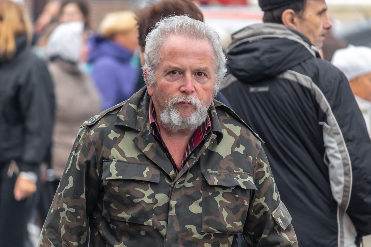 Хорошо быть рыбаком - надел камуфляж и скрываешься даже среди кучи людей Хорошо быть рыбаком - надел камуфляж и скрываешься даже среди кучи людей