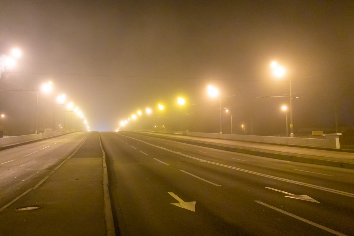 Мост обрамлен огнями Мост обрамлен огнями