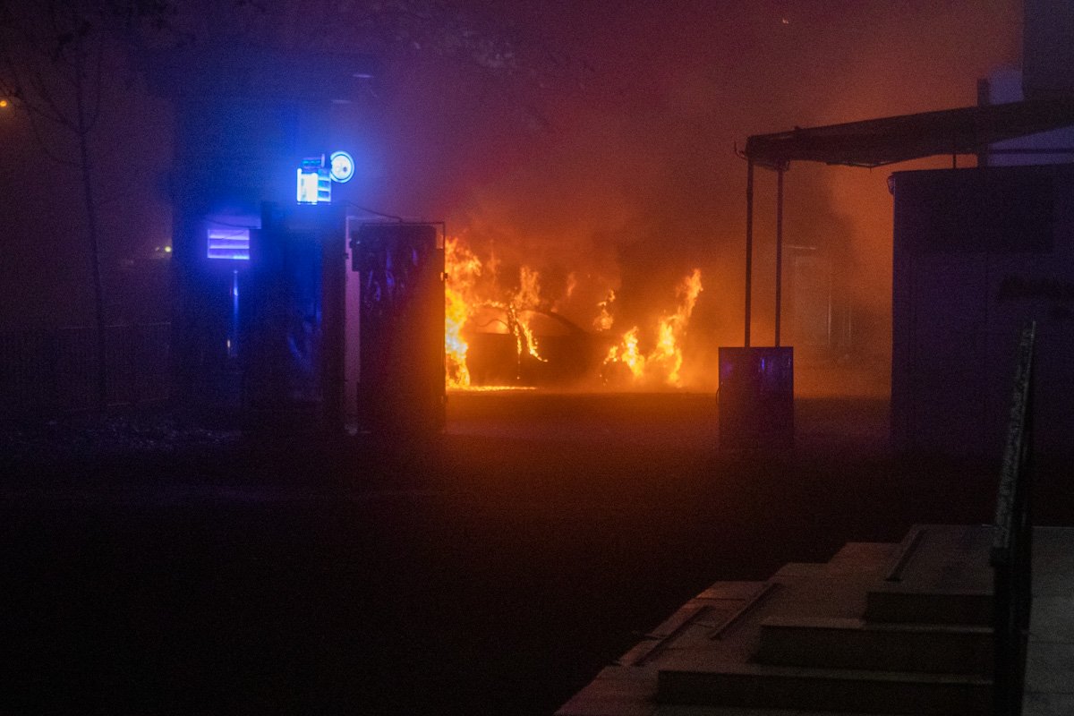 Вызов о пожаре в Службу спасения поступил в 3:28 Вызов о пожаре в Службу спасения поступил в 3:28