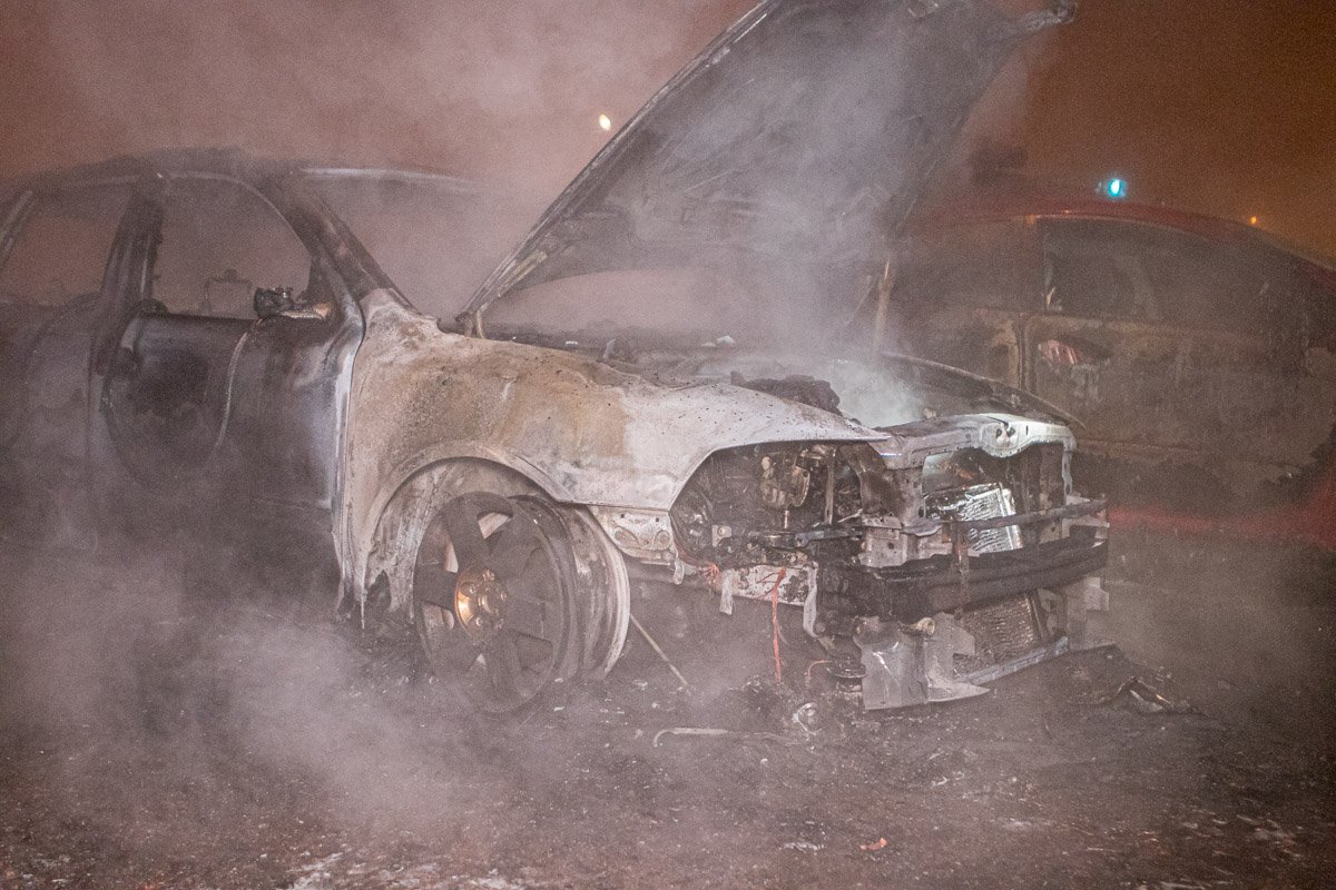 Машина сгорела почти полностью Машина сгорела почти полностью