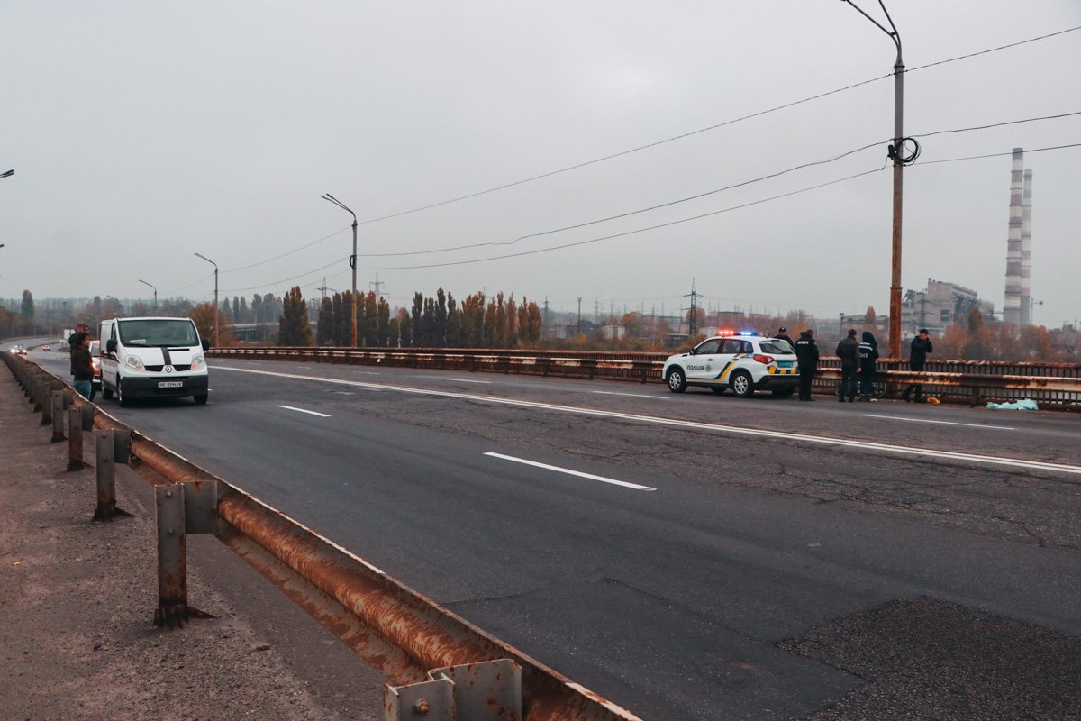 На месте работает полиция и судмедэксперты