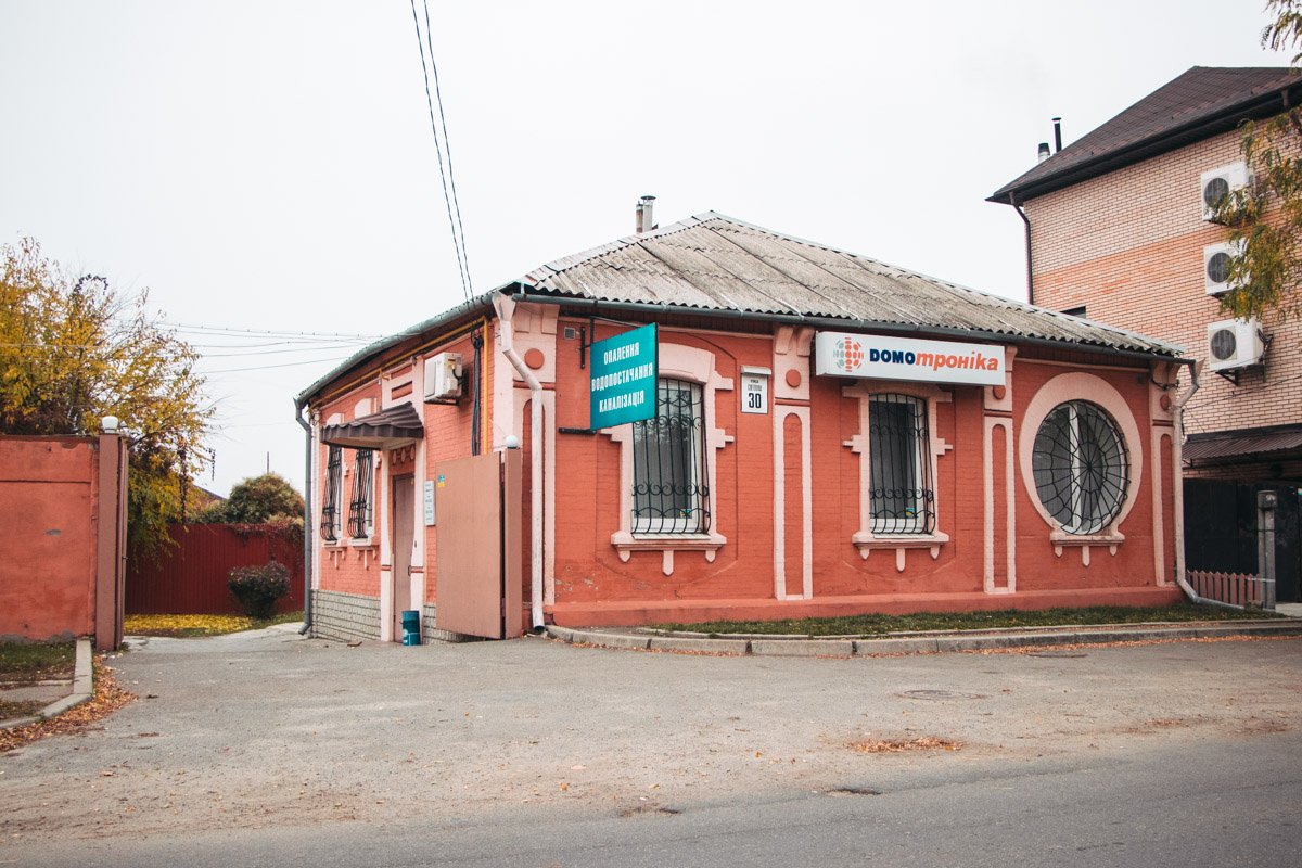 Его сдают под коммерческие предприятия