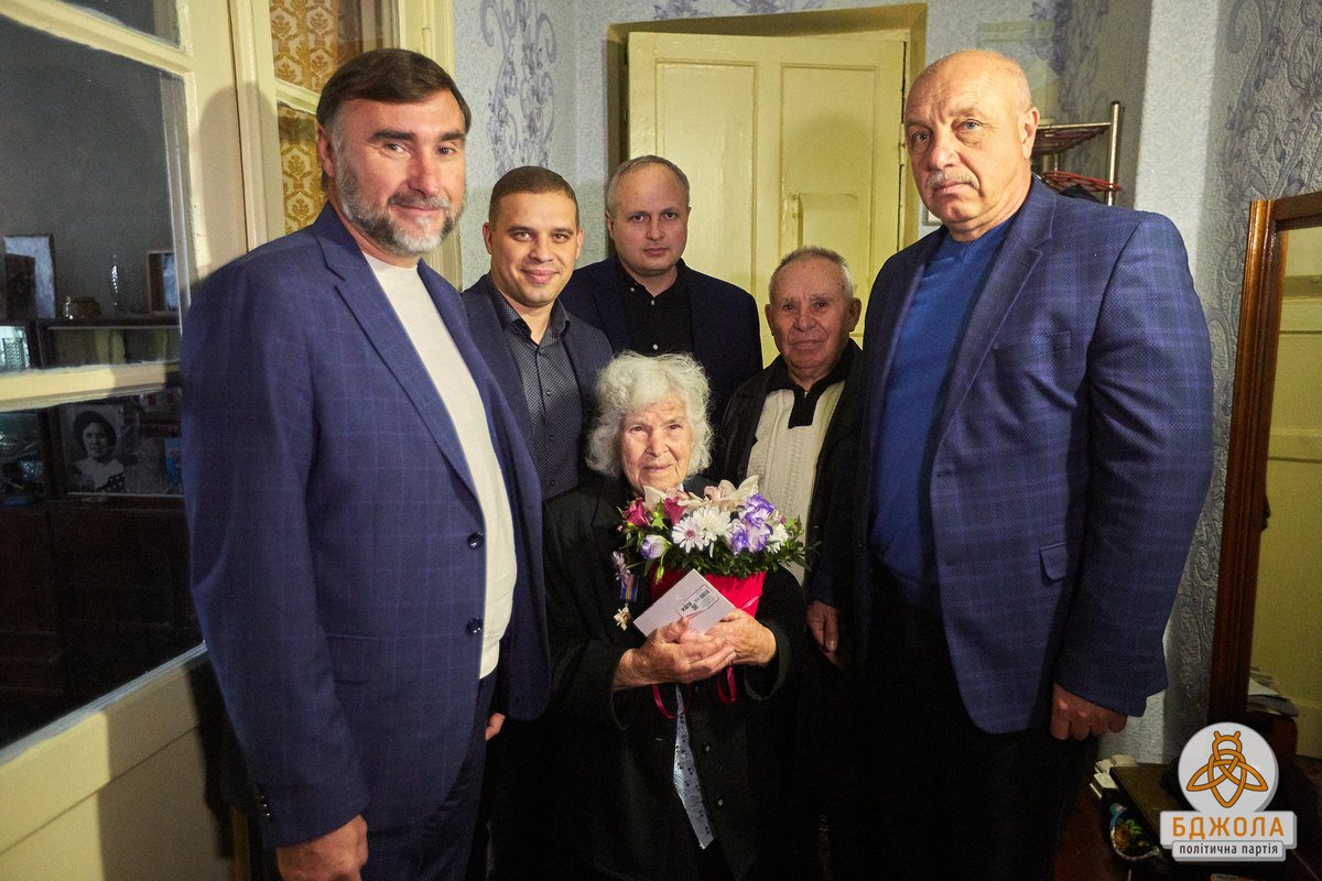 Партия «Бджола» поздравила ветеранов Каменского с 76-й годовщиной освобождения города 2